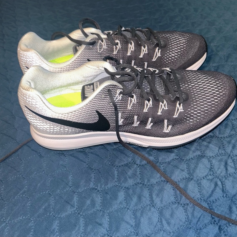 Nike Pegasus 33 Black, White, & Gray Athletic Running Sneakers - NEW - Men’s 13